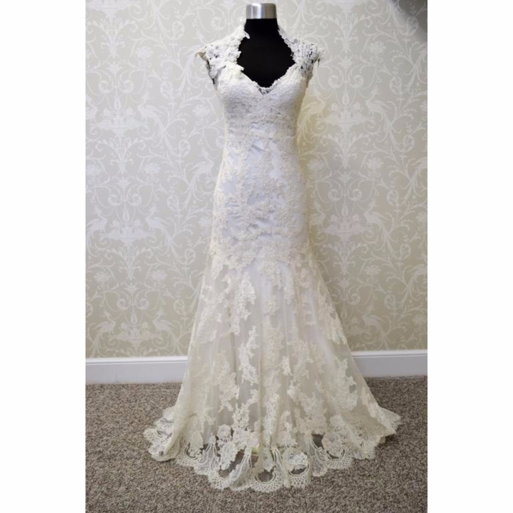Allure Bridal Wedding Dress 8764 - unaltered!